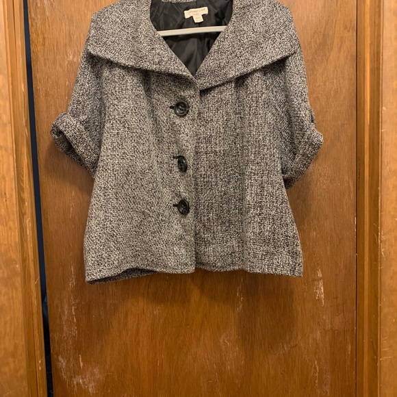 Tweed short sleeve blazer... so beautiful on! - Picture 4 of 5